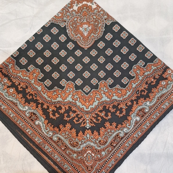 Chic Multicolor Patterned Scarves Collection - Picture 6 of 7